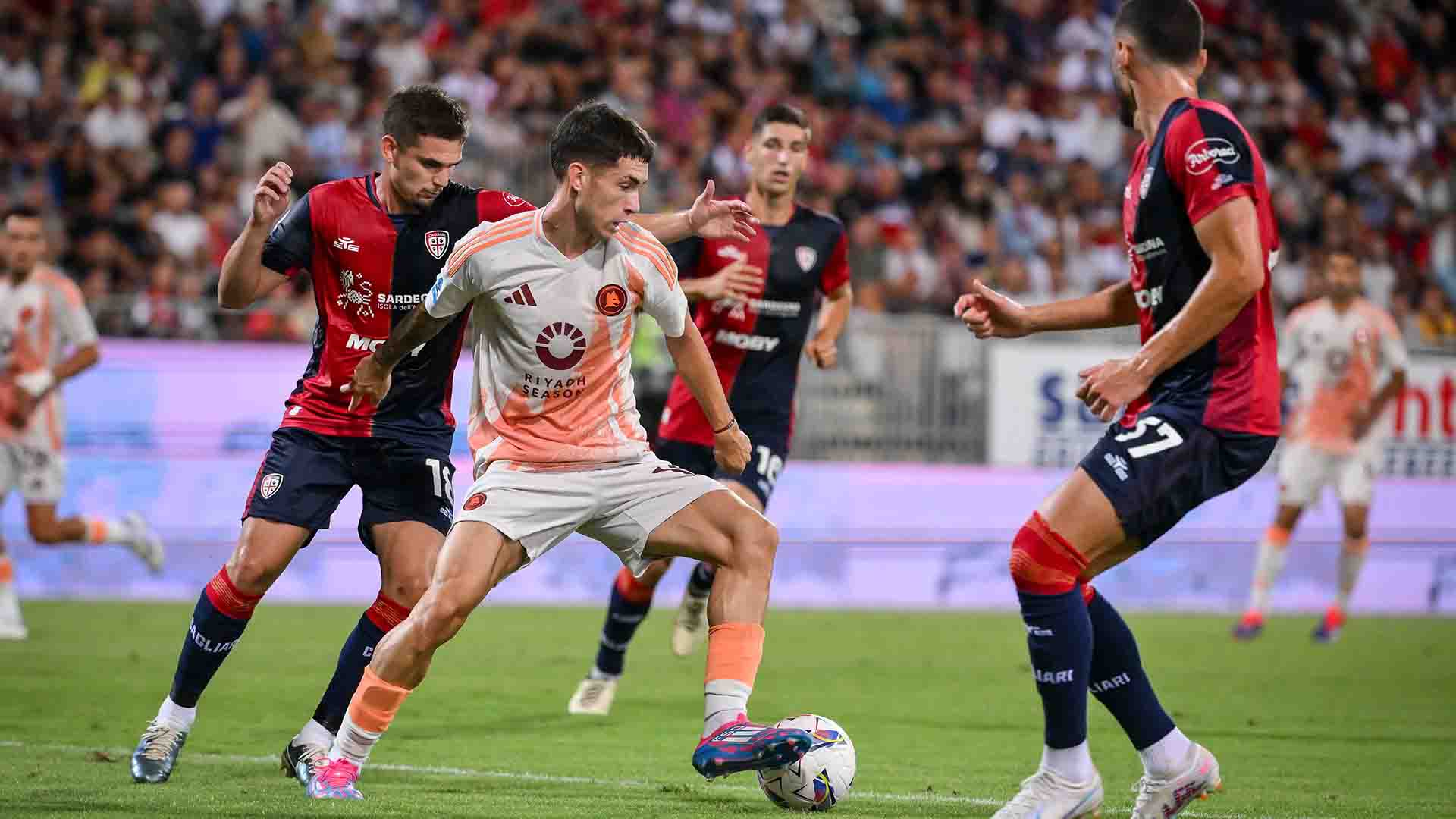 Sundulan Dovbyk yang Gagal, Roma Gagal Raih Kemenangan di Cagliari